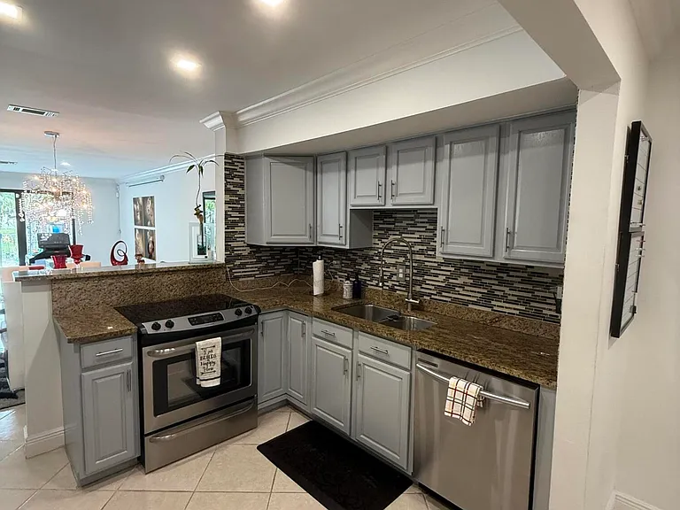 12394 Westhampton Cir — Photo 34