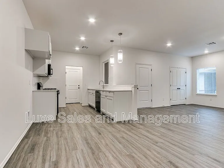 8024 NW 110th Dr — Photo 9