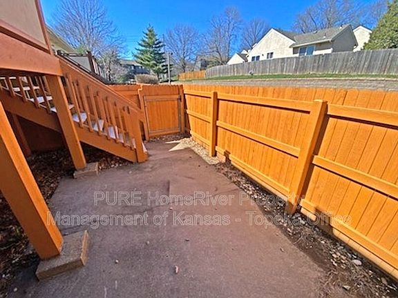 3rd image of 10903 Gillette St