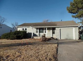 1907 Hart Ave, Dodge City, KS 67801