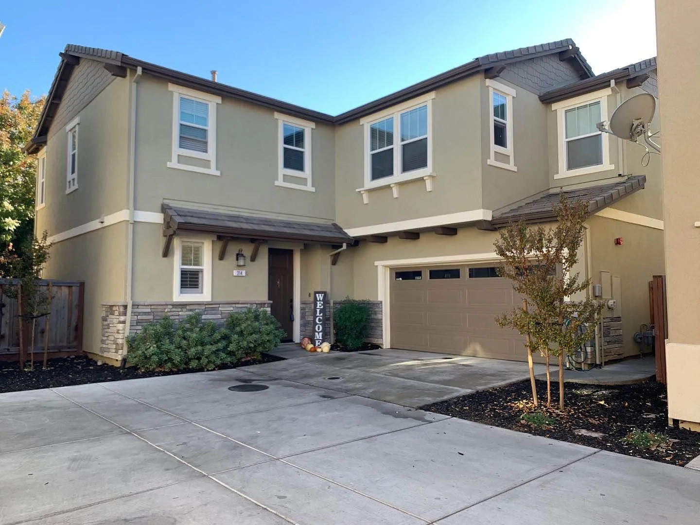 314 Macarthur Way photo 1