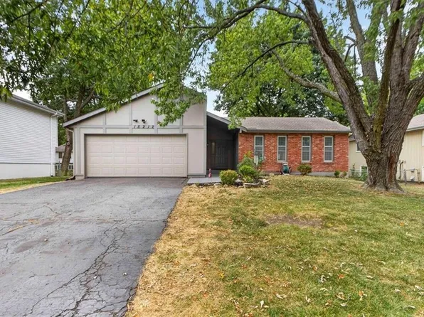 15212 W 152nd Cir, Olathe, KS 66062