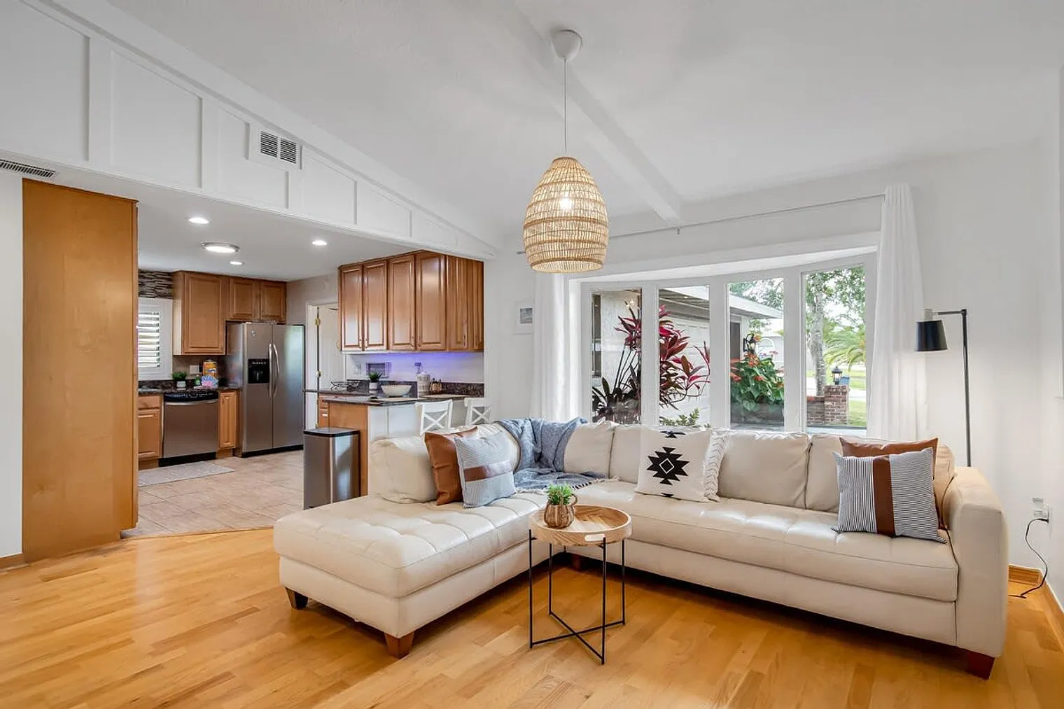 3 bed, 2.0 bath, 2195 sqft, $6,816 — Photo 1
