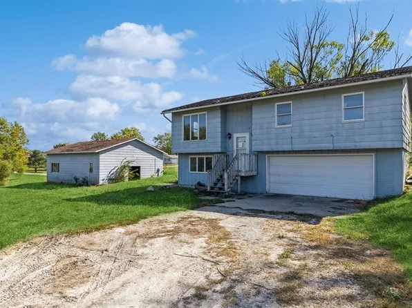 212 Albia Rd, Chariton, IA 50049