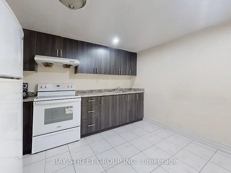 49 Pepperell Cres — Photo 4