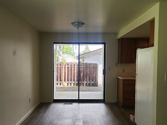 5th image of 120-216 N Miller St #212