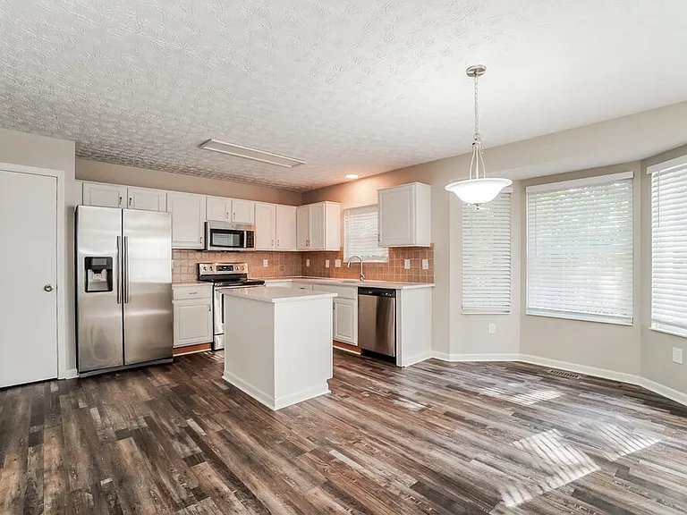 1561 Meadowlark Ln — Photo 10