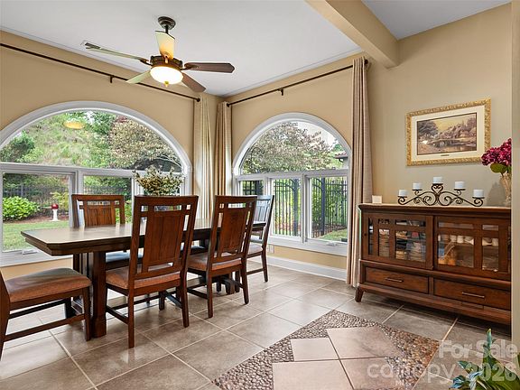 4th image of 19 Pacifico Dr