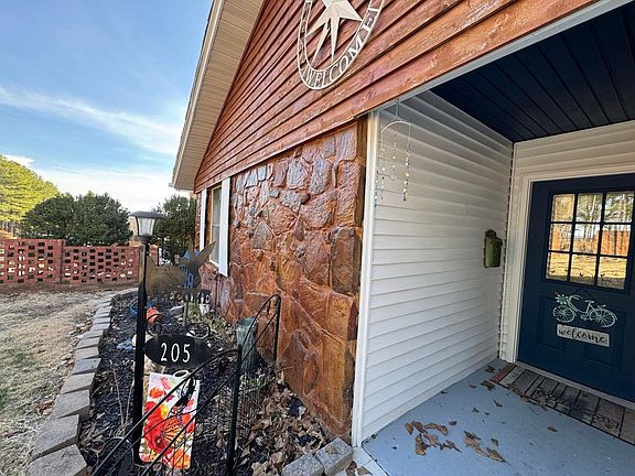 2nd image of 205 S Nightingale Dr