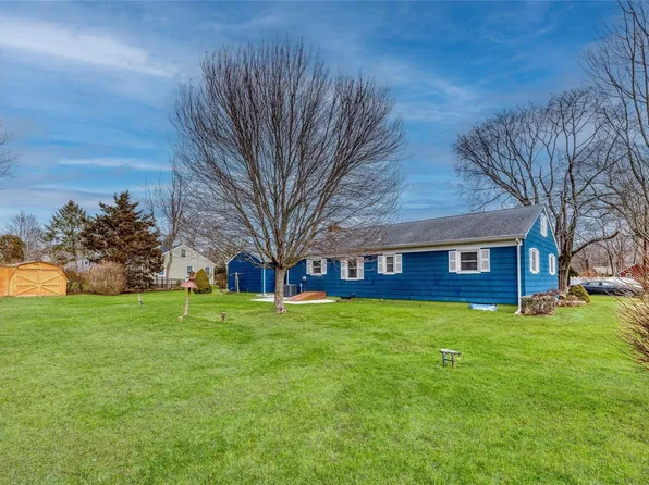 670 Parkway, Southold, NY 11971