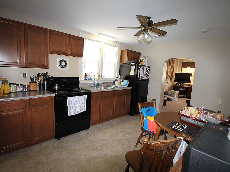 Eat-In Kitchen