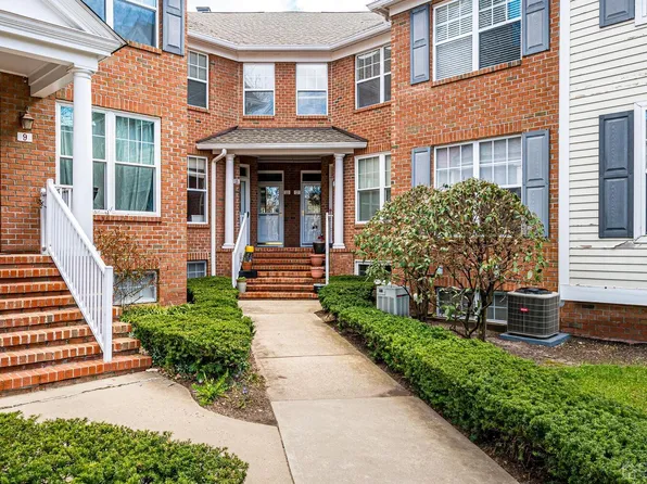 19 Franklin School Way, Metuchen, NJ 08840