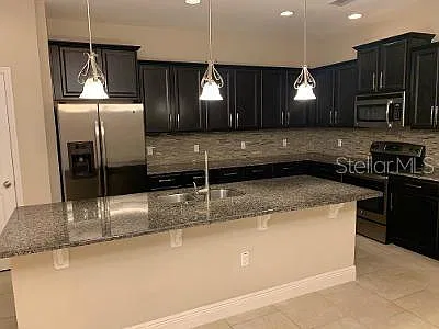 3 bed, 3.0 bath, 2230 sqft, $2,495 — Photo 2