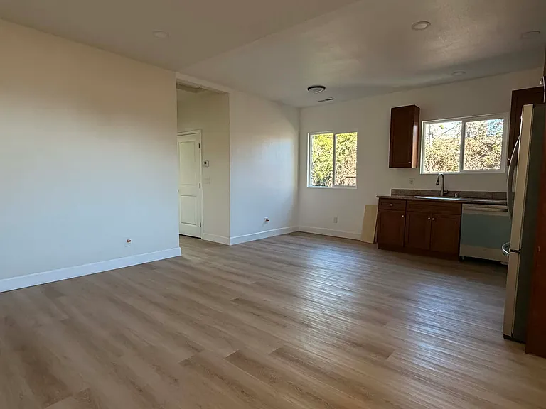 2727 Cryer St — Photo 1