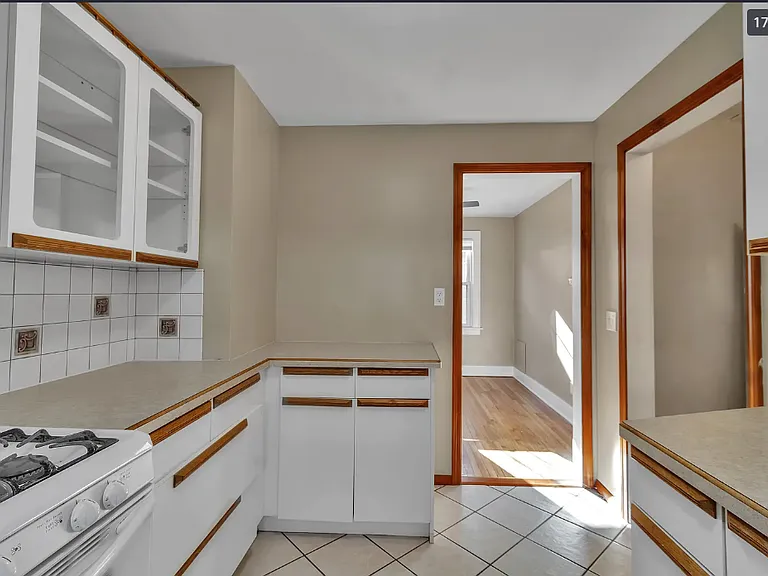 379 Victoria Blvd #2 — Photo 9