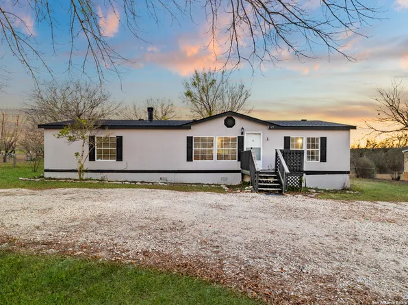125 County Road 3822, San Antonio, TX 78253