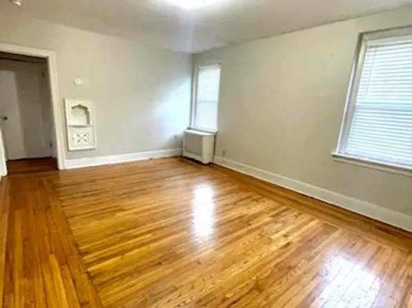 710 Savin Ave APT 4, West Haven, CT 06516
