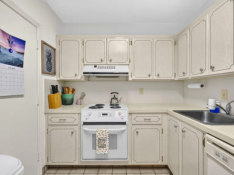 400 S Cypress Rd #427 — Photo 9