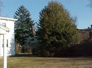 98 Grant Ave, Islip, NY 11751