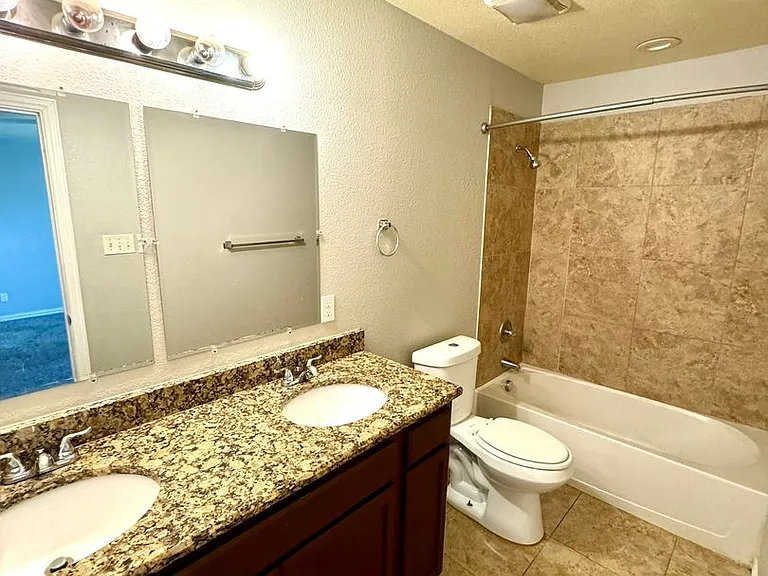 2324 Bloomfield Dr — Photo 9