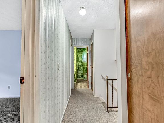 2nd image of 1613 Jefferson Ct