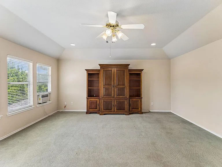2404 Kristen Ln — Photo 25