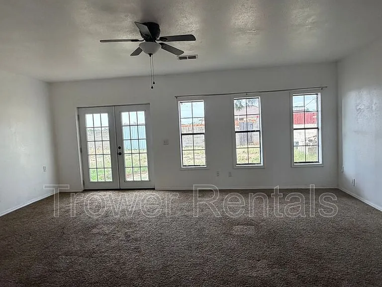 406 San Jacinto St — Photo 23