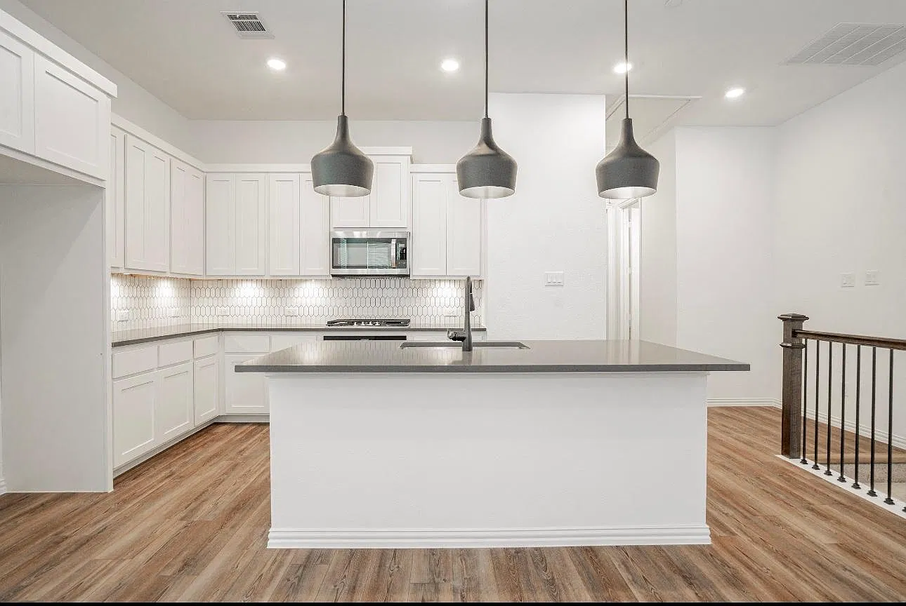 4429 Howard St — Photo 4