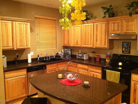 5th image of 916 E Brooke Pl