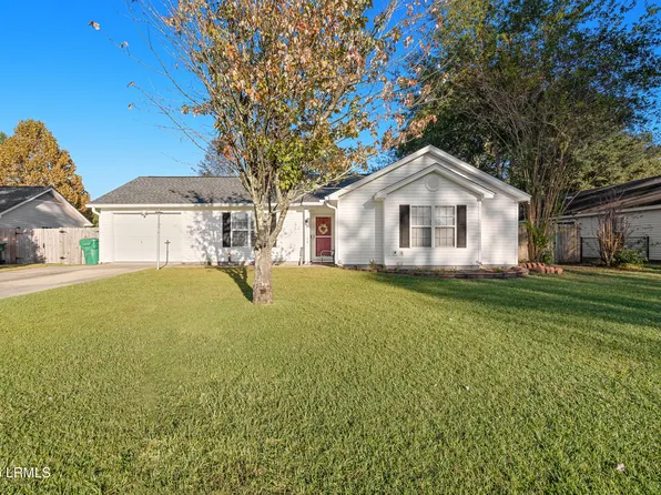 69 Pelican Cir, Beaufort, SC 29906
