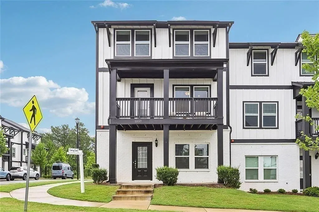 4 bed, 4.0 bath, 2535 sqft, $2,900 — Photo 4