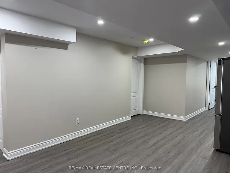 320 Sedgewood St #BASEMENT — Photo 17