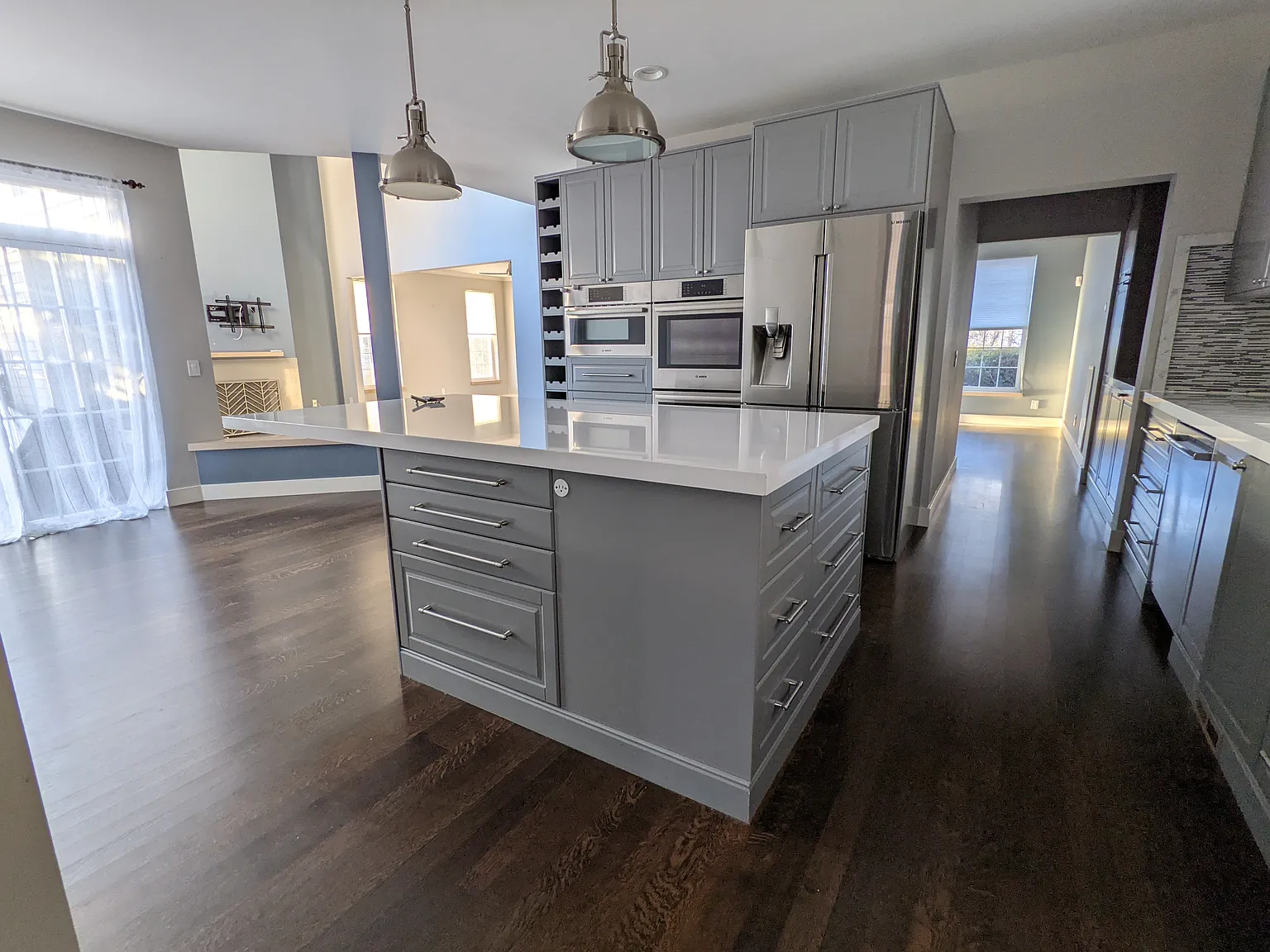 4 bed, 2.5 bath, 2727 sqft, $4,650 — Photo 3