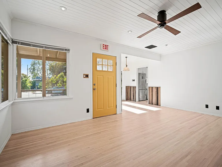 2256 Wellesley Ave — Photo 12