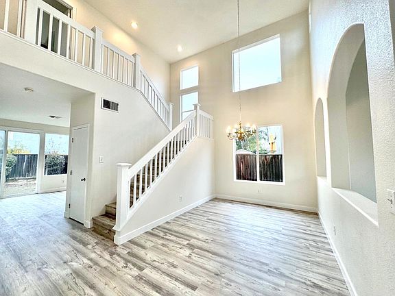 5th image of 544 Rockingham Ct