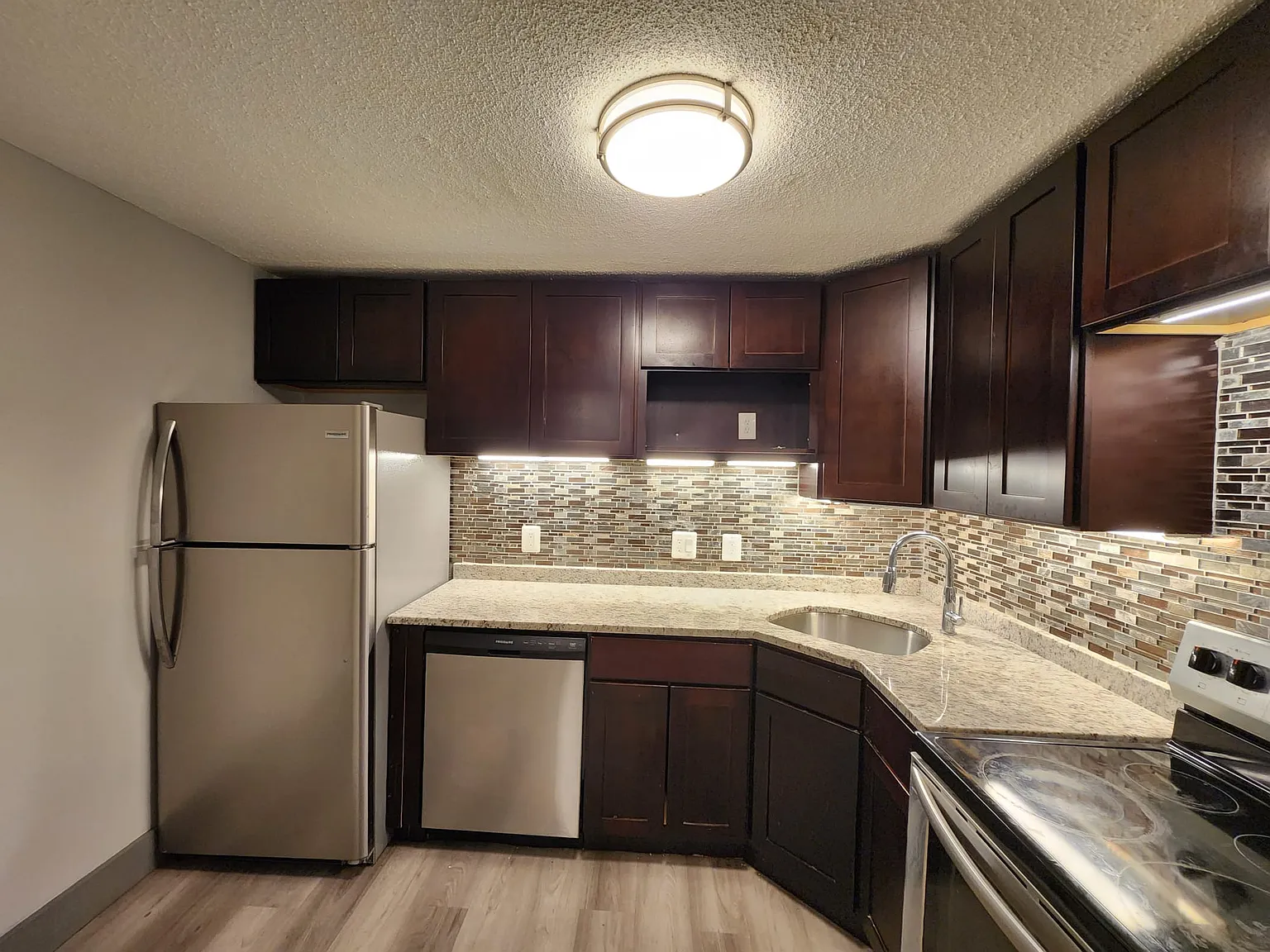 2 bed, 1.5 bath, 1200 sqft, $1,850 — Photo 2