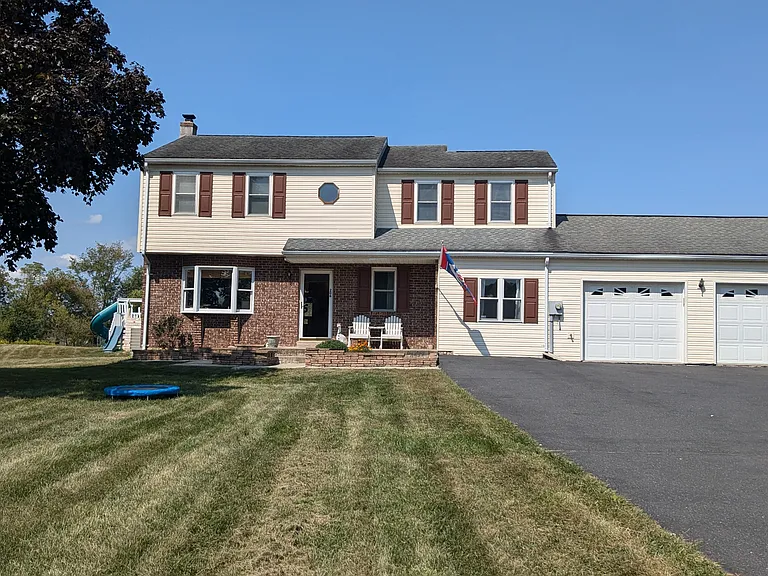 206 Green Hill Rd — Photo 1
