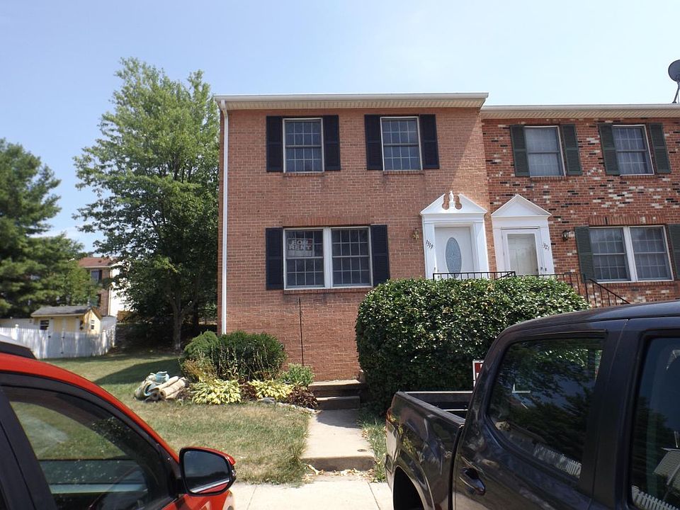 1319 N Oak Cliff Ct