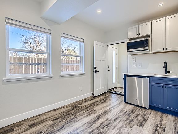Lower Level Living/Wet Bar