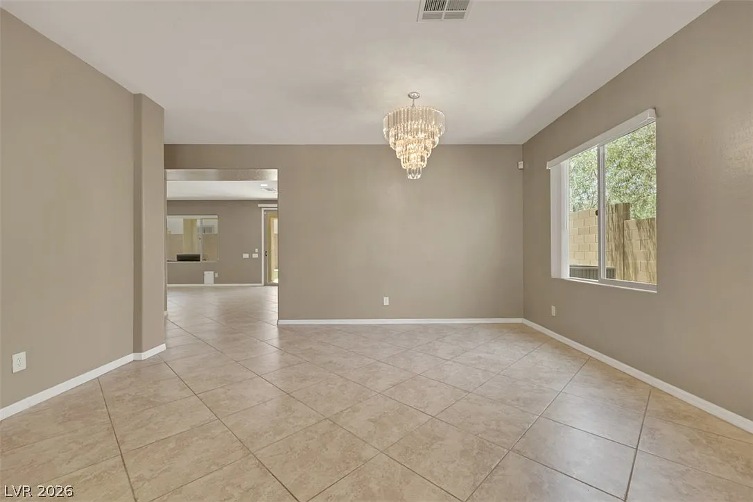 6 bed, 4.0 bath, 3800 sqft, $3,200 — Photo 3