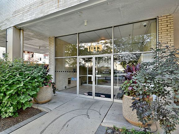 3rd image of 1013 Des Plaines Ave APT 601