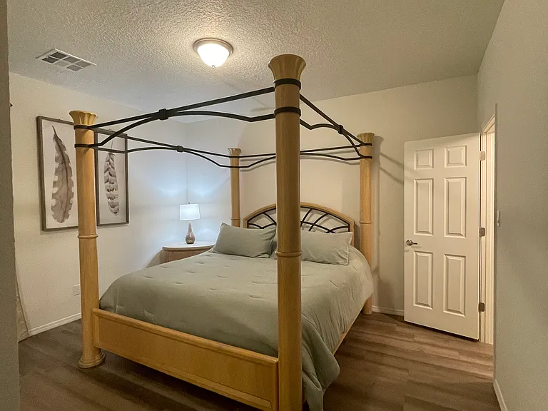 305 San Clemente Ave NW — Photo 5