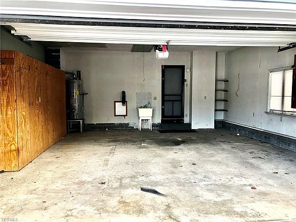 5th image of 3810 Lawrence Ave