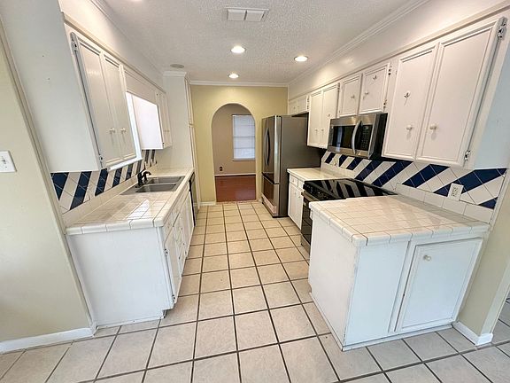 4th image of 214 Timberline St