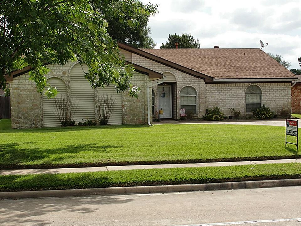 FANTASTIC ONE STORY HOME IN POPULAR SAGEMEADOW