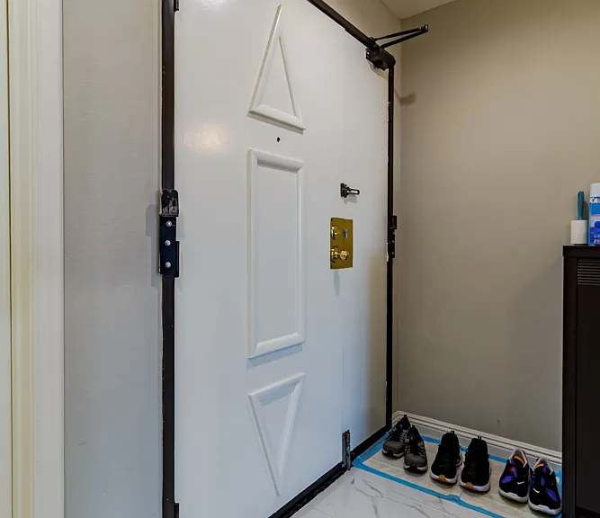 326 Westminster Ave #Penthouse 404 — Photo 30