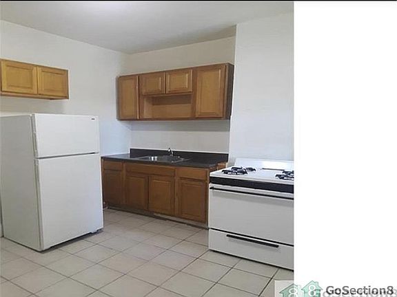 2nd image of 137 Beech St