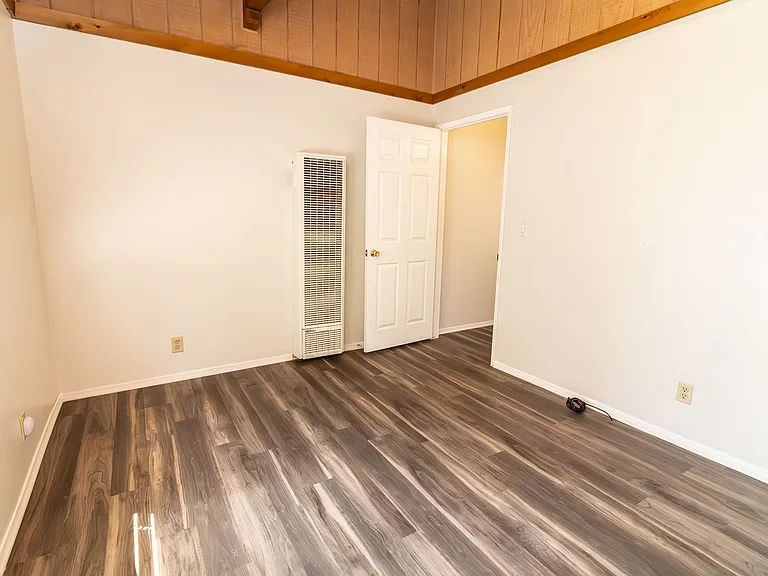 744 E Meadow Ln — Photo 9