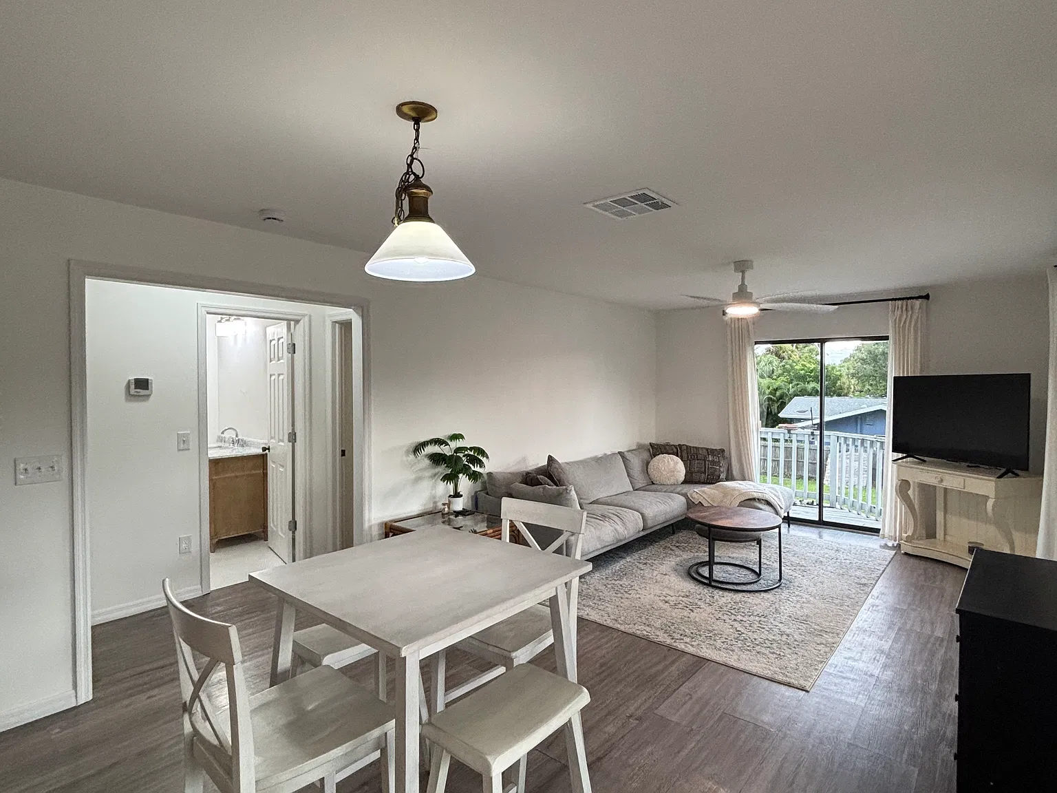 2 bed, 1096 sqft, $3,000 — Photo 3