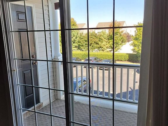 4th image of 9 Highbridge Ln #9
